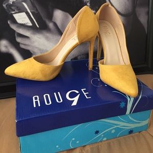 💛 mustard suede pumps 💛